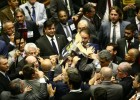 Apoiado por deputados, Temer escapa de processo no STF