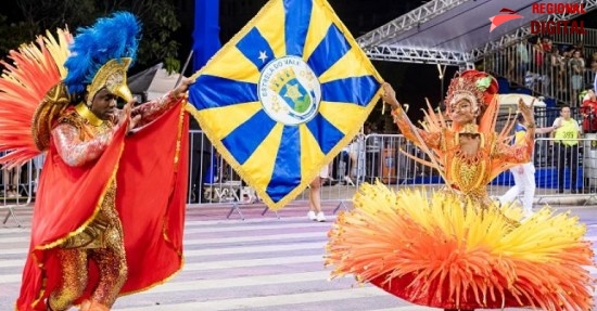 Estrela do Vale e Estivadores do Hava? conquistam o carnaval de passarela de BH